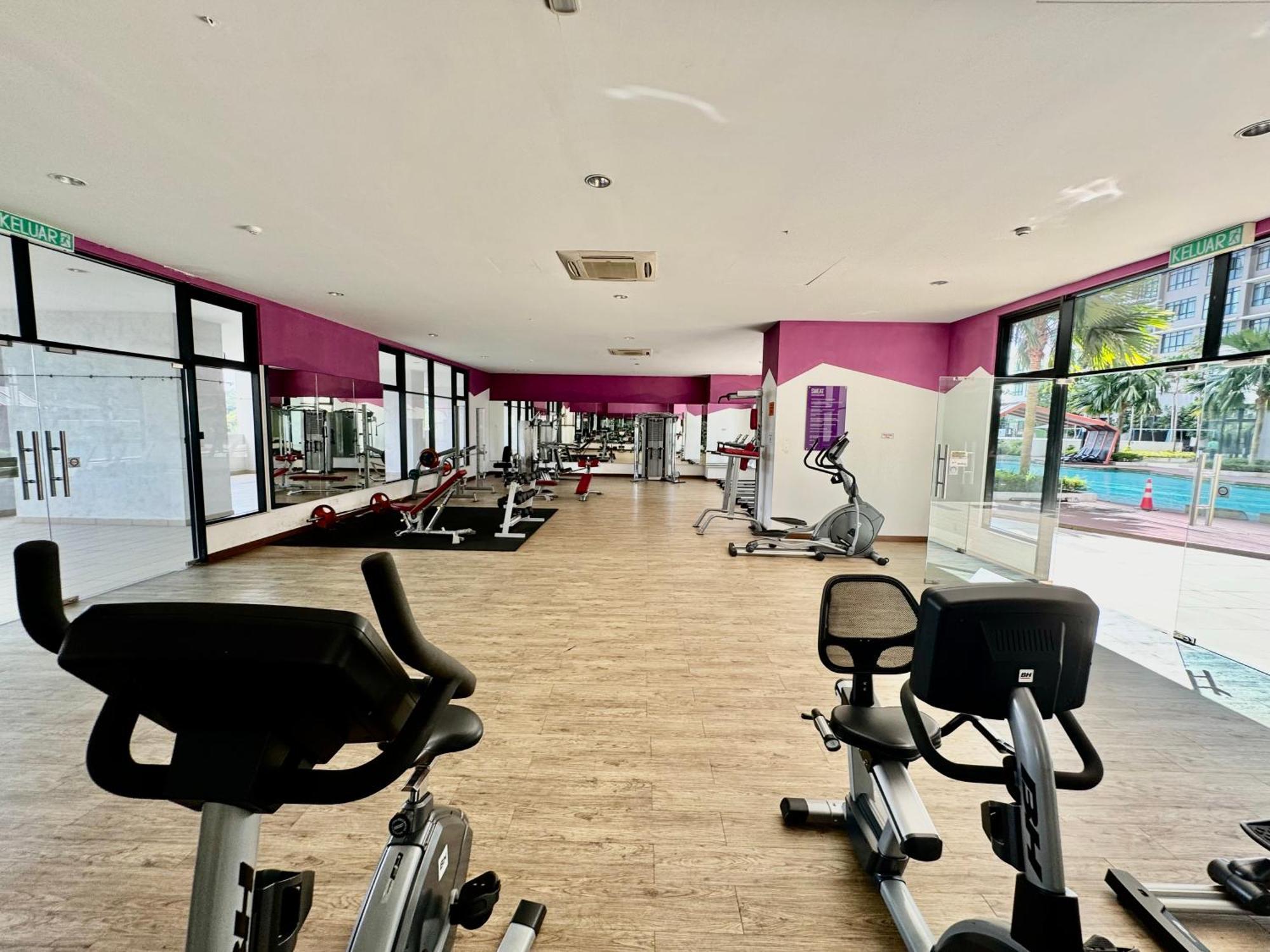 Ioi Conezion Nearby Ioi Mall Serdang (Selangor)