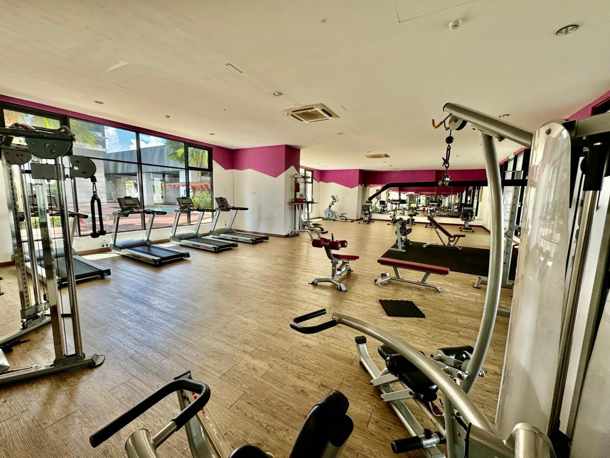 Apartment Ioi Conezion Nearby Ioi Mall *