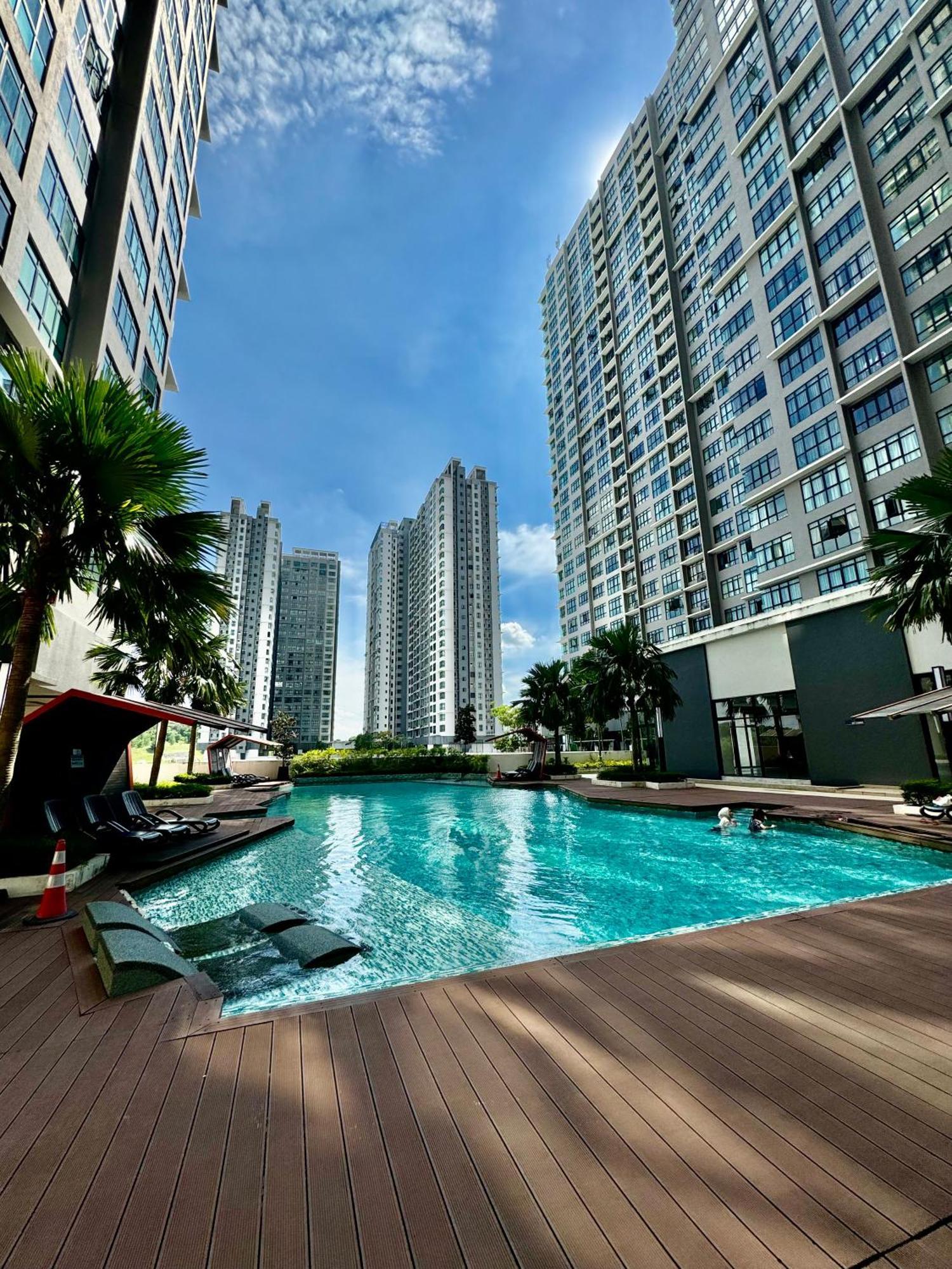 Ioi Conezion Nearby Ioi Mall Apartment Serdang (Selangor)