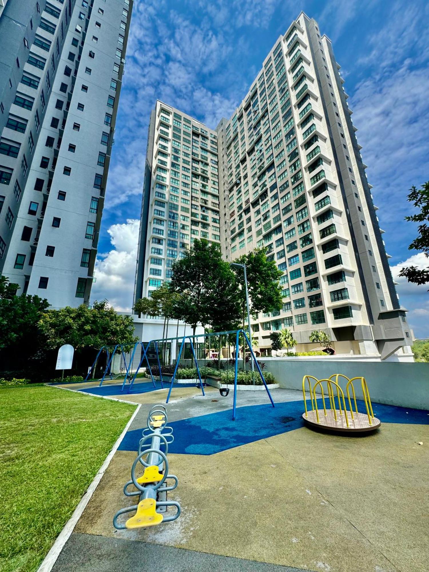 Ioi Conezion Nearby Ioi Mall Serdang (Selangor)