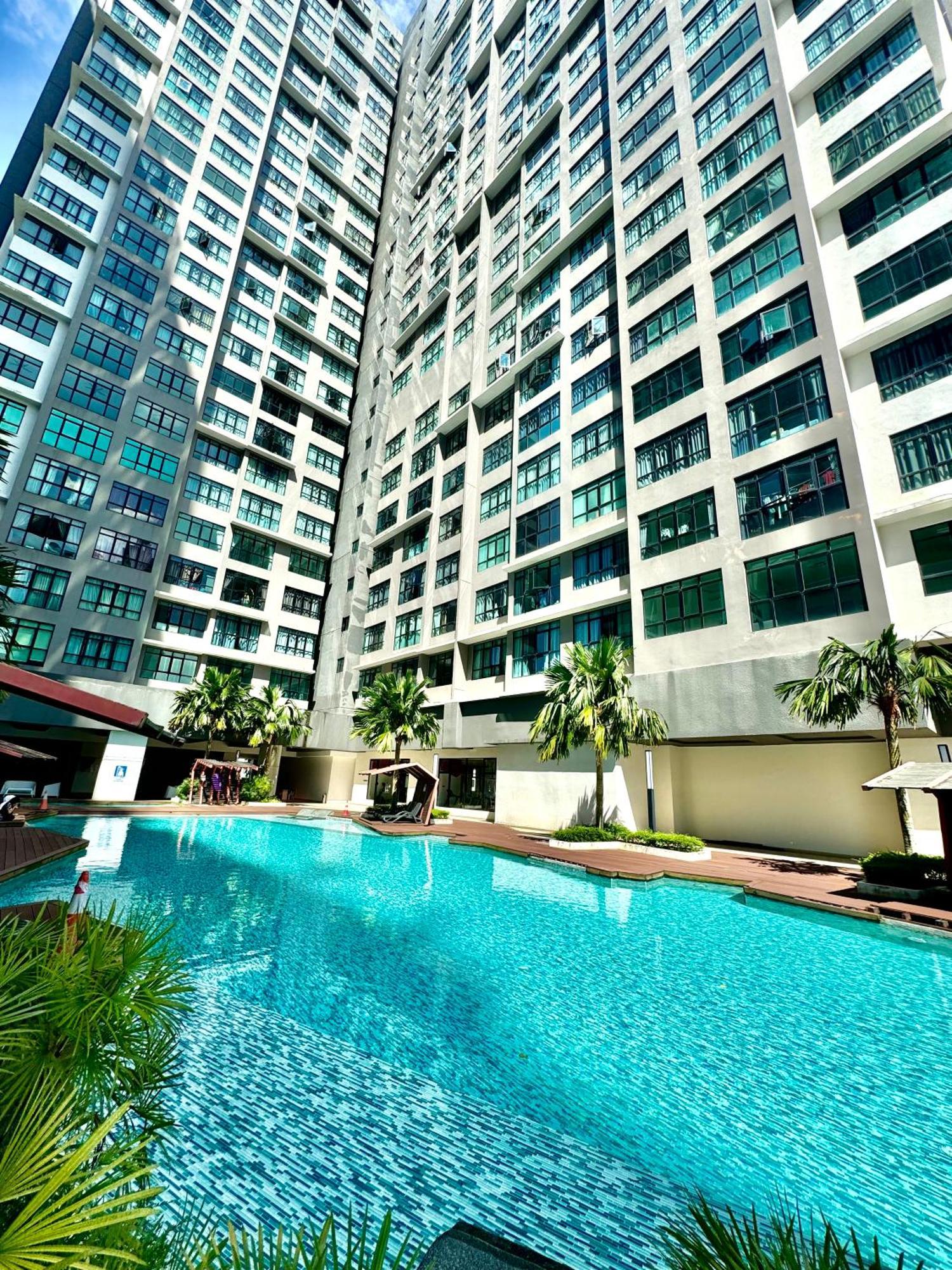 Apartment Ioi Conezion Nearby Ioi Mall *